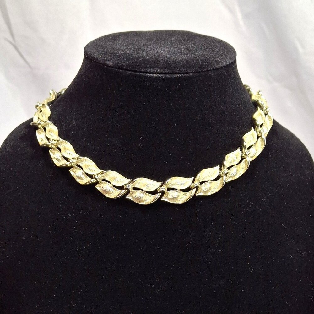 Elegant Goldtone Collar Necklace with Enamel Hinged Bracelet